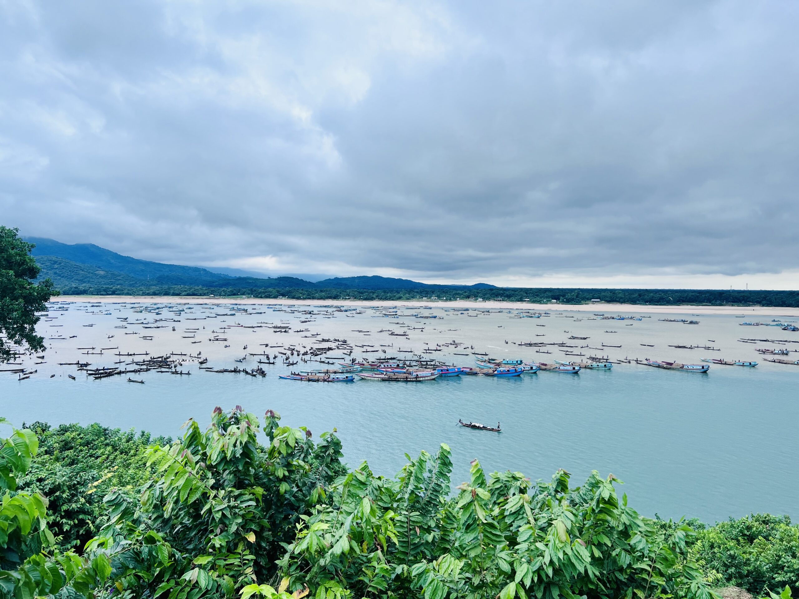 Hundreds of boats in a shallow lagoon.